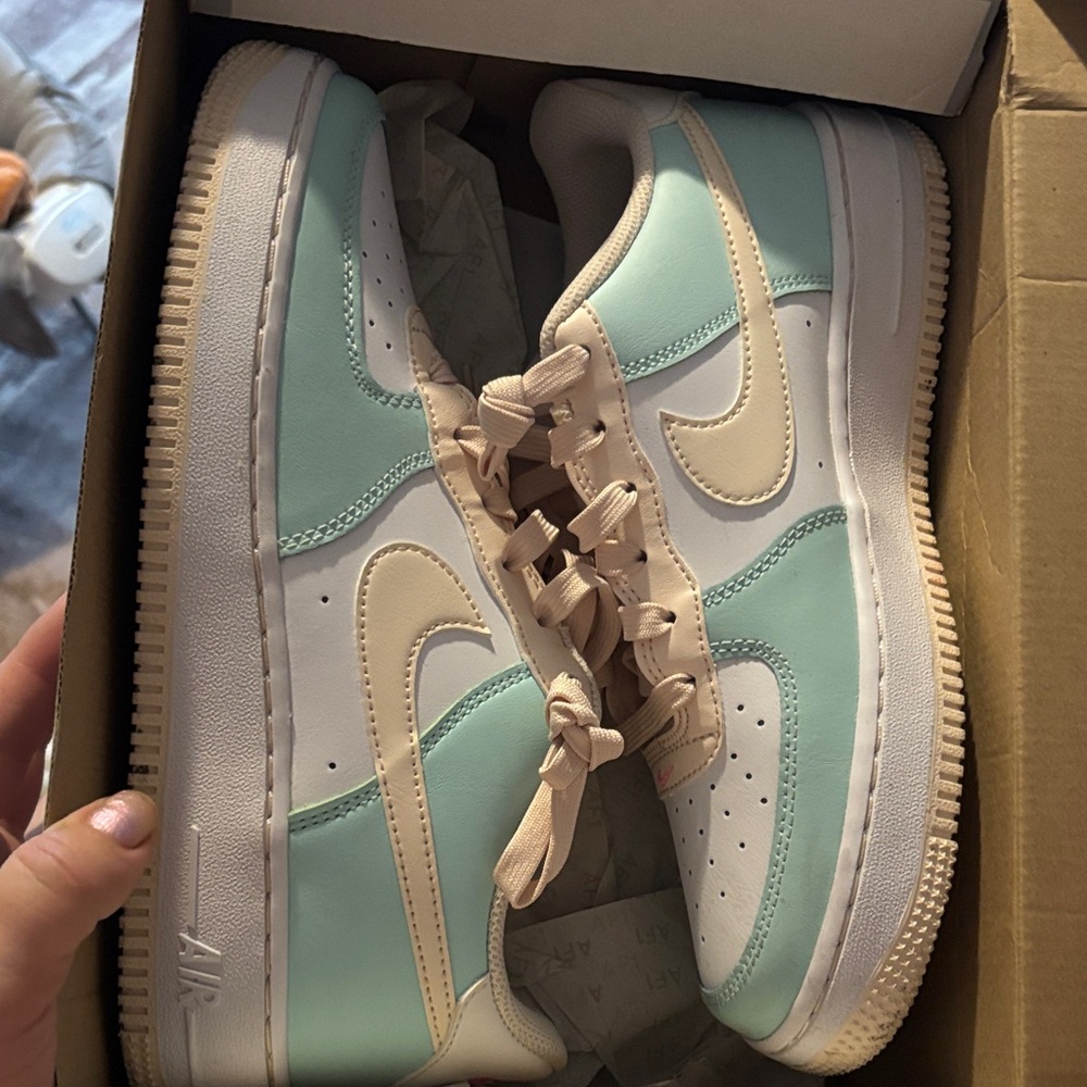 Women’s Nike mint green